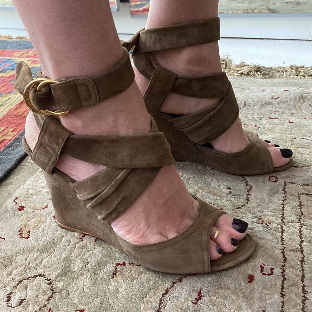 Louis Vuitton butter suede wedges with straps. - Picture 2 of 10